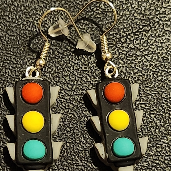 Traffic Light Earrings Red Green Earrings Stop Go Dangle Lights NWT Novelty Gift - Picture 4 of 5